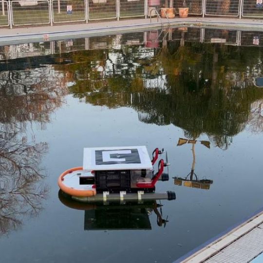 Ecofriendly: The smart small boat that samples water without the human touch